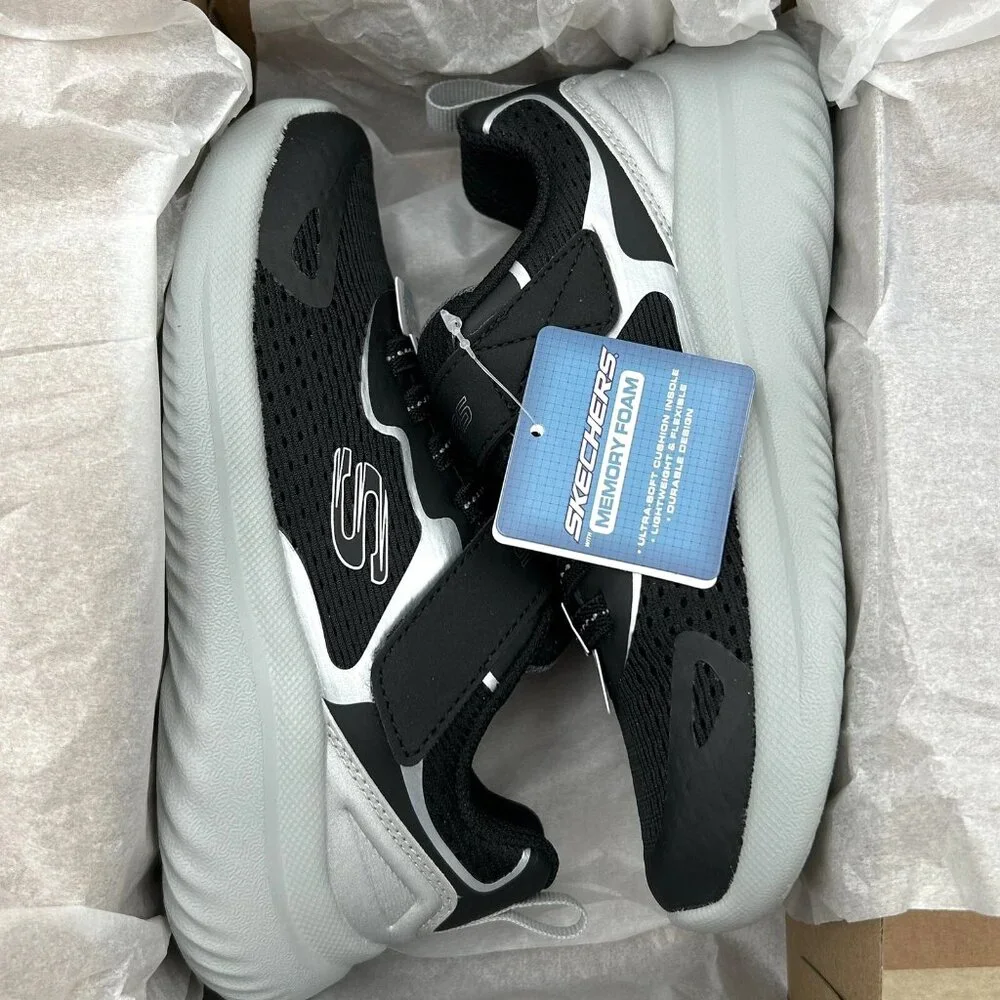 Skechers monday while from