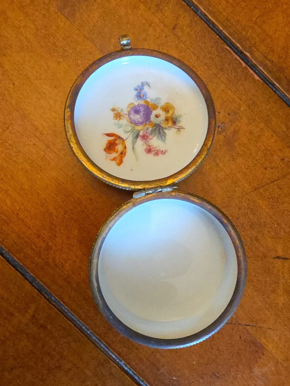 VINTAGE PORCELAIN TRINKET DISH