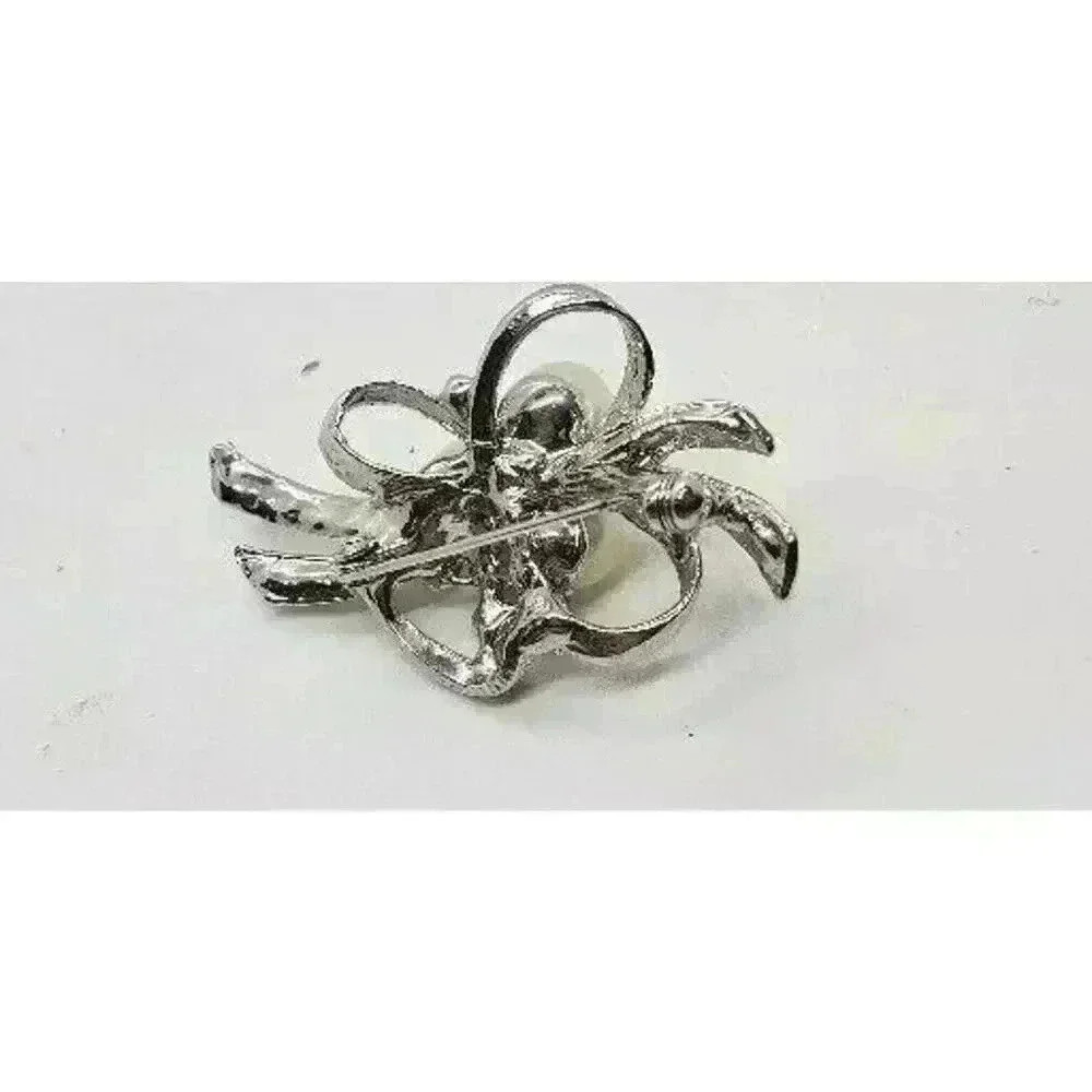 Vintage this brooch