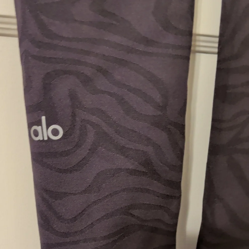 ALO Yoga black alo