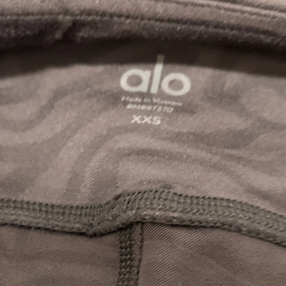 ALO Yoga black alo