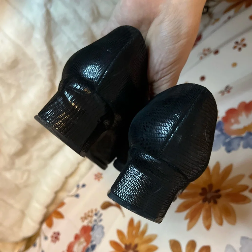 Stuart Weitzman non home