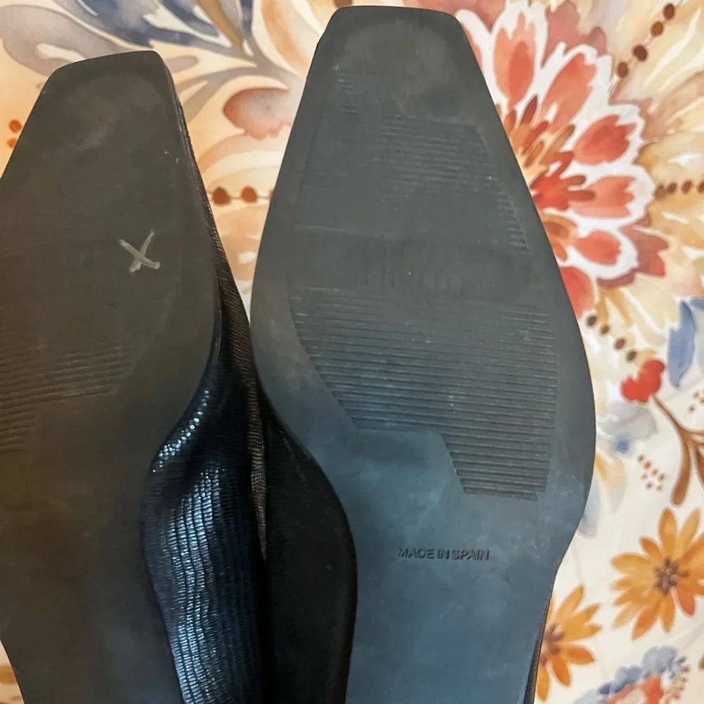 Stuart Weitzman flat flaws