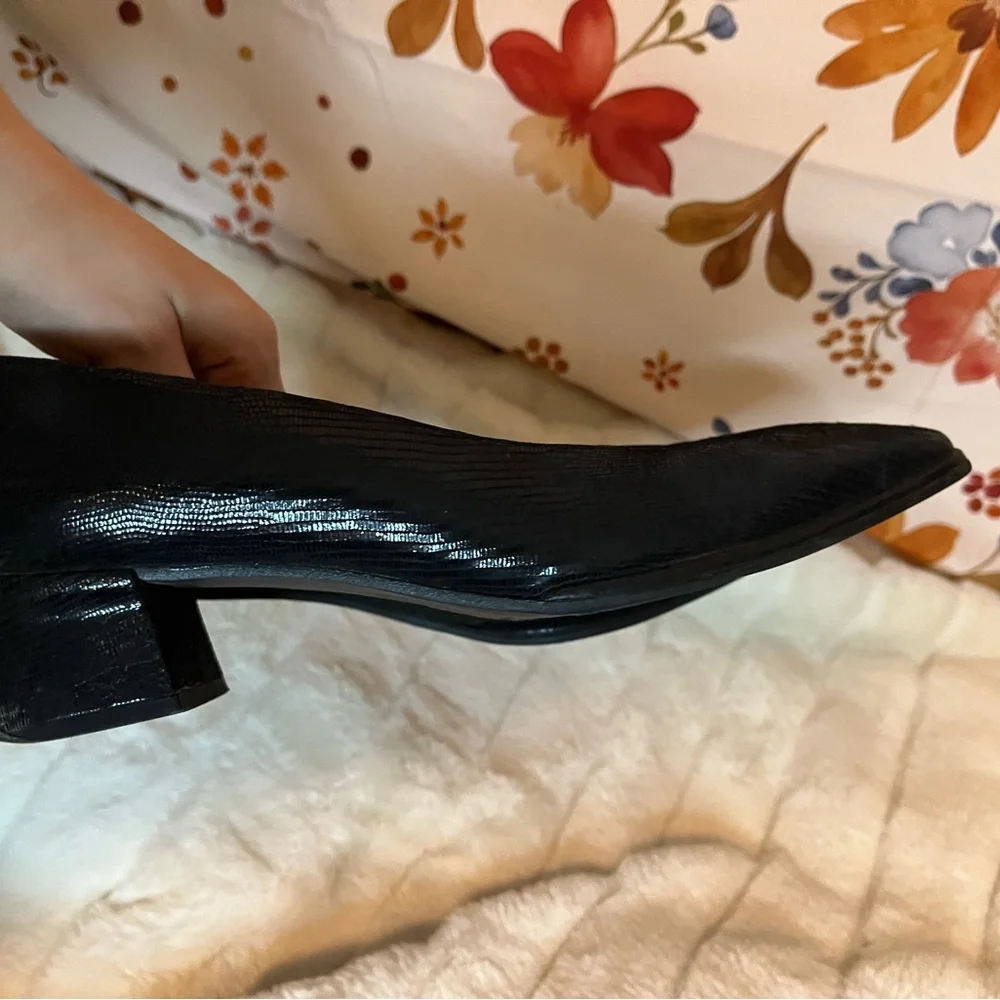 Stuart Weitzman see approximate non