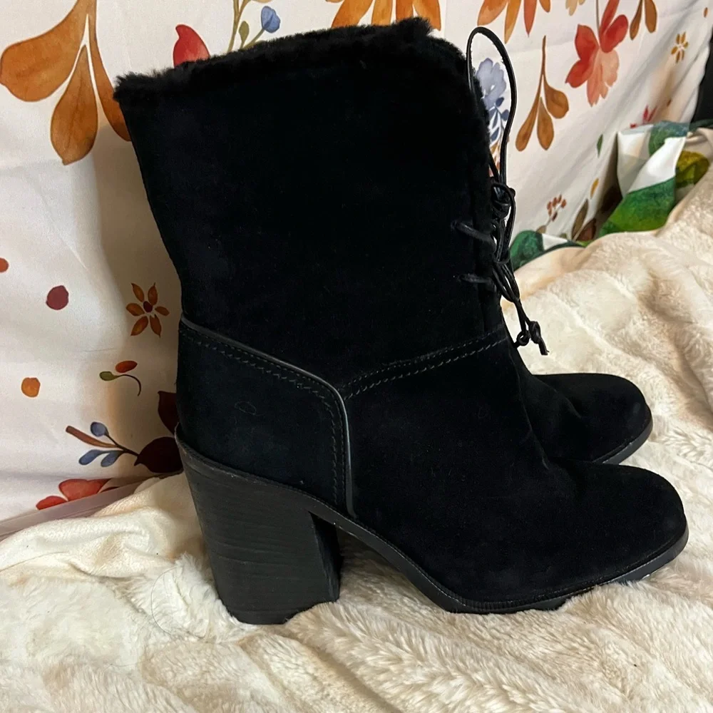 Ugg Jerene Womens 9.5M Genuine Black Shearling Lined Chunky Heel Winter Boots