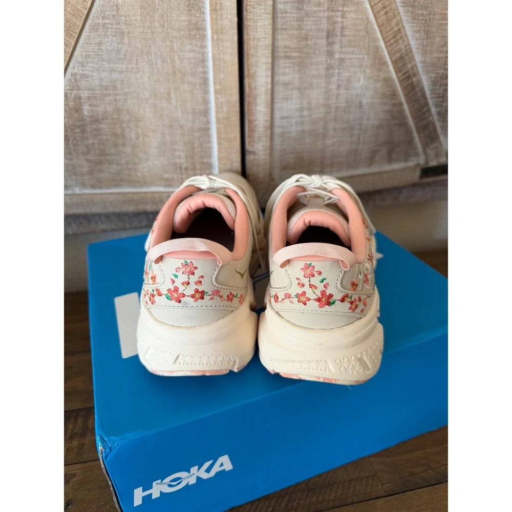 Hoka One One feminine ready adorned