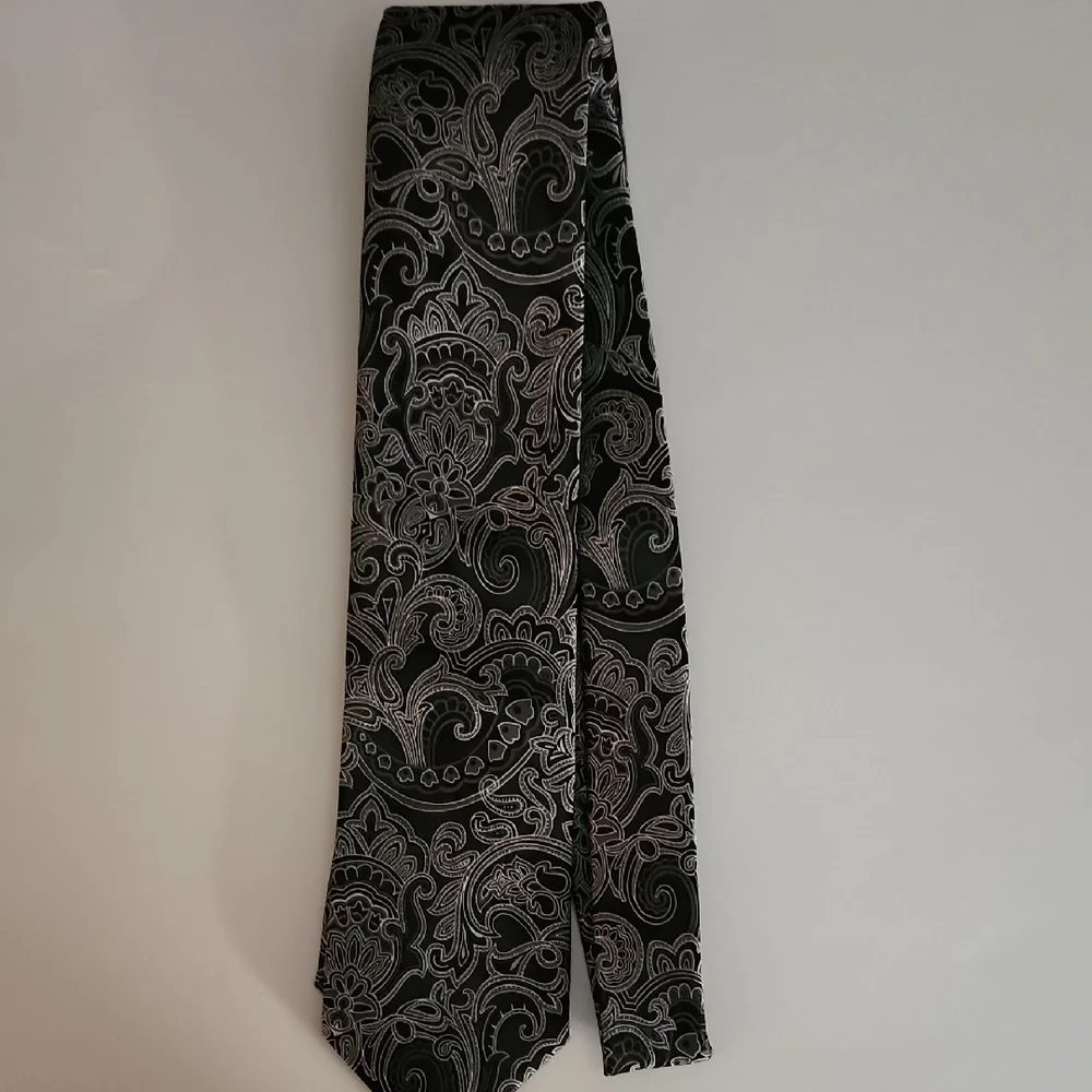 Stafford stylish paisley