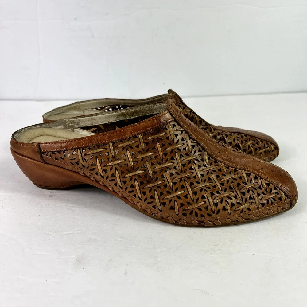 PIKOLINOS offers womens shoes
