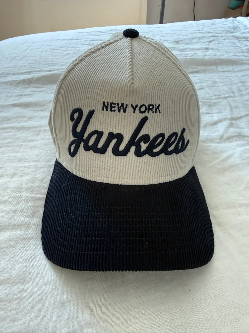 New York Yankees Two-Tone Corduroy Cap - White & Black