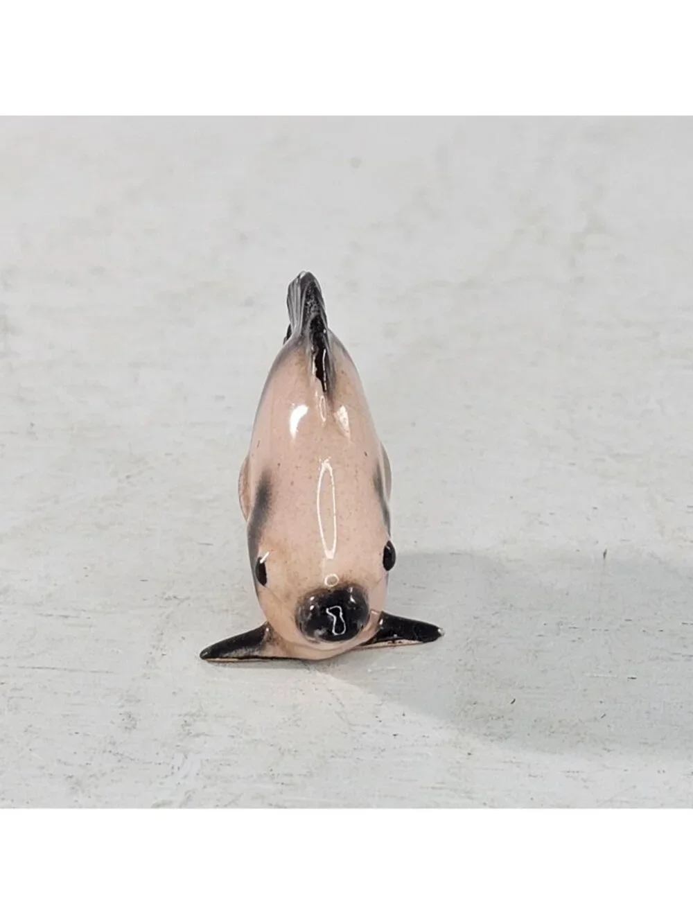 Hagen Renaker Flat Fish Miniature Figurine Pink Black *CHIPPED*
