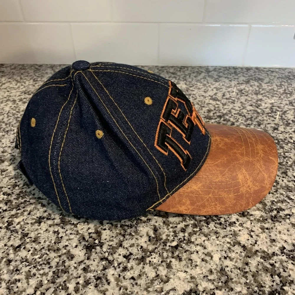 USA Headwear pets ground