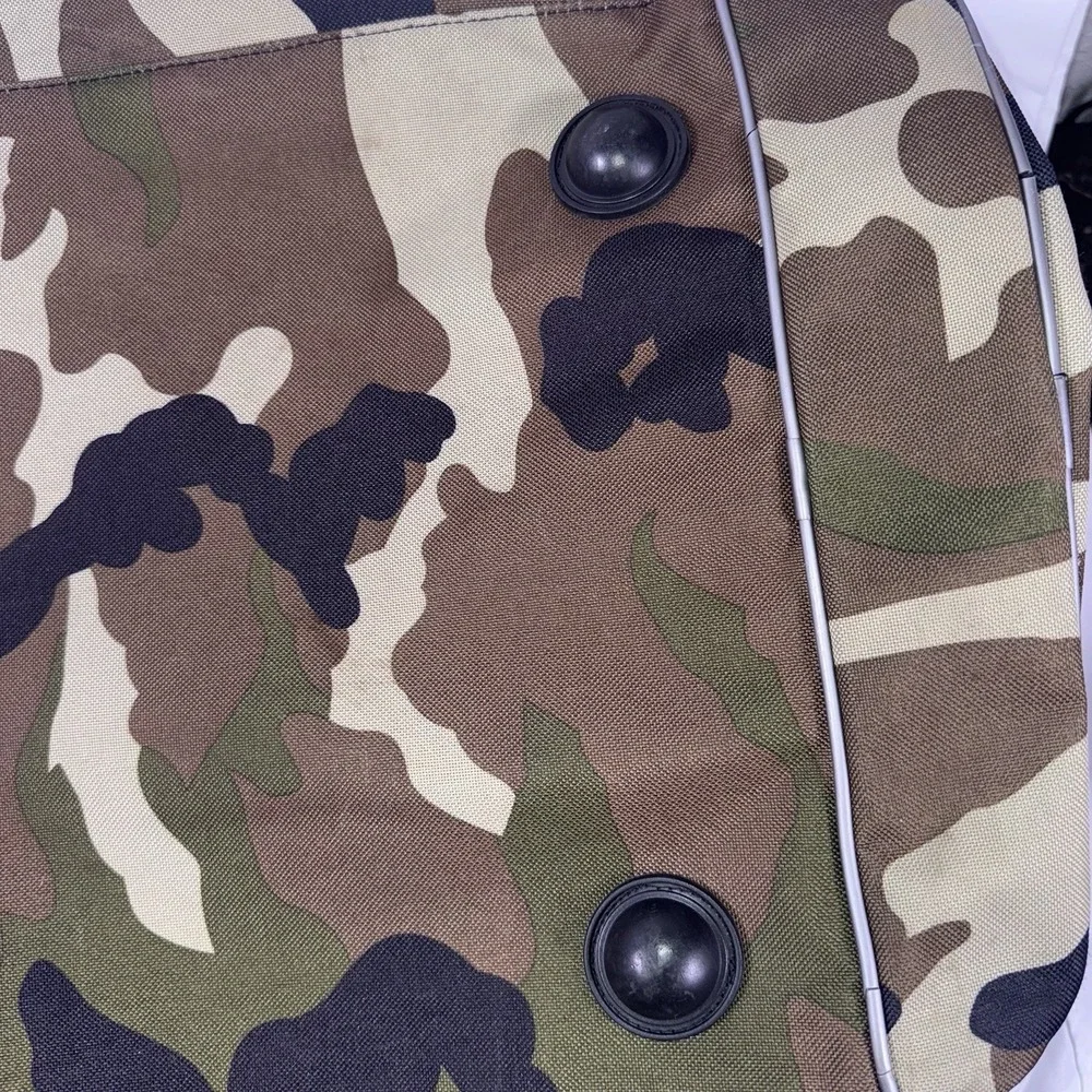 Vintage Y2k REEBOK Camo Nylon Duffle Gym Carry-On Luggage Bag Black Green