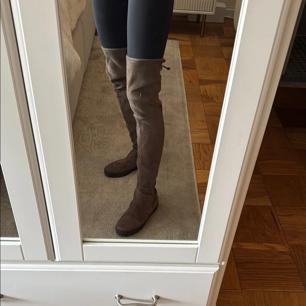 Stuart Weitzman reposhing this