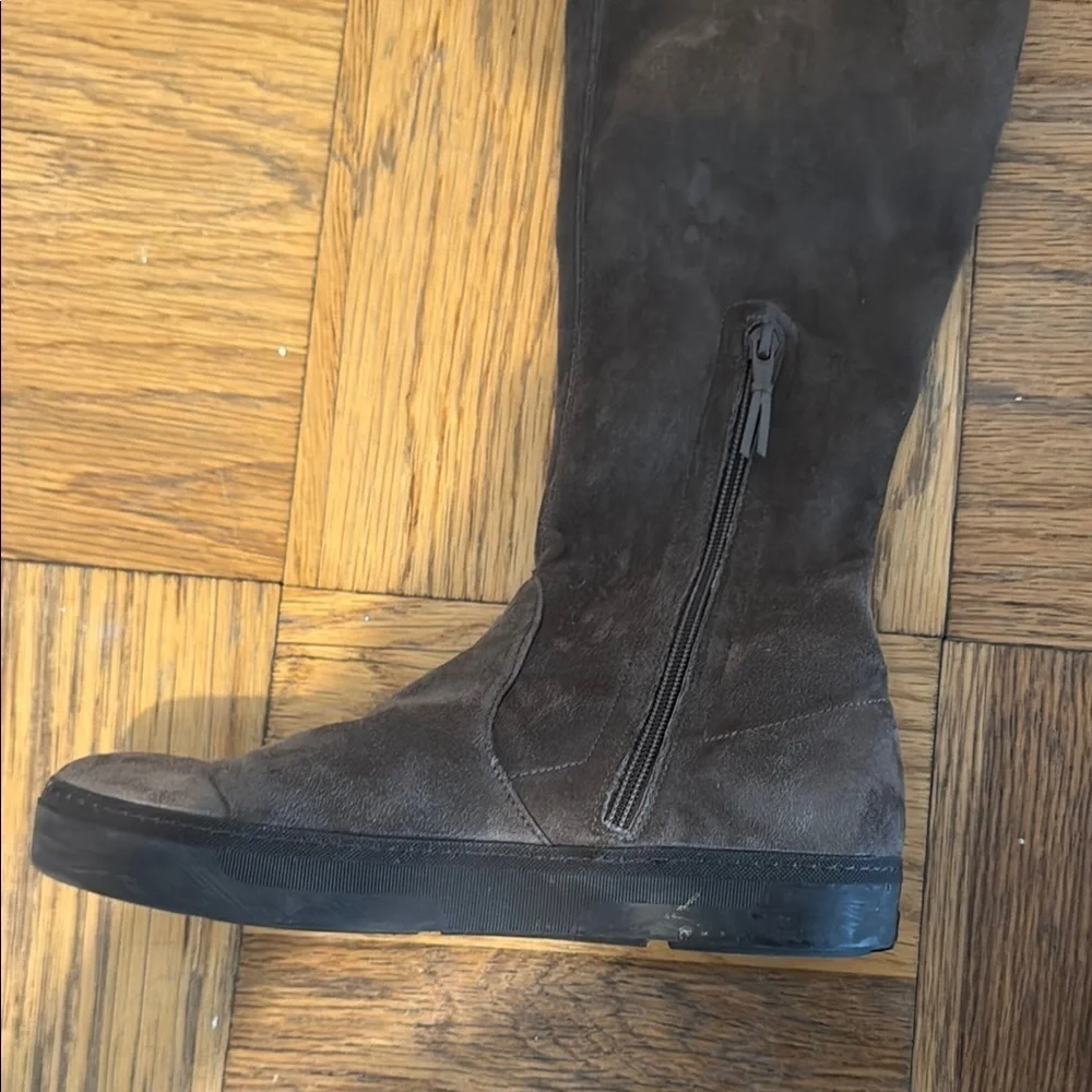 Stuart Weitzman reposhing this