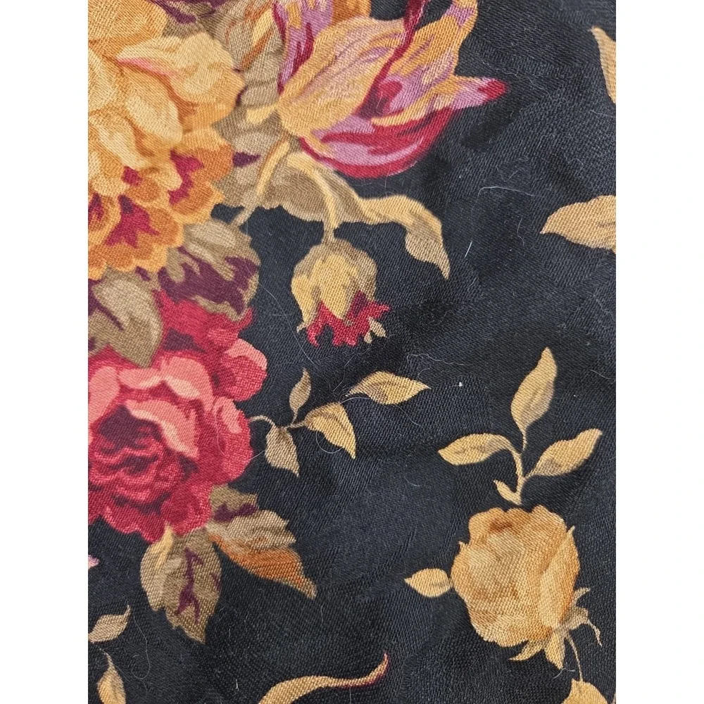 2 Vintage 2003 Raymond Waites Rose Floral Ruffled Pillow Shams King Black Urns