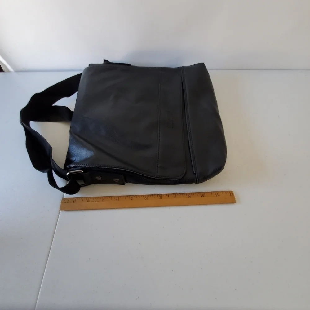Reaction Kenneth Cole no adjustable