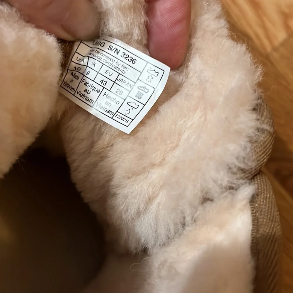UGG stylish warm