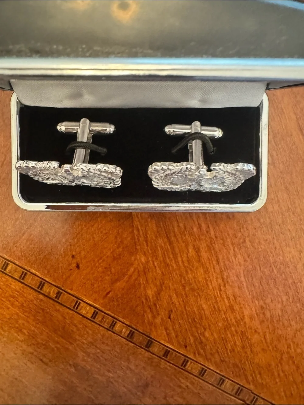 Silver Eagle Crest Cuff Links — Men's Silver Tone Accessories