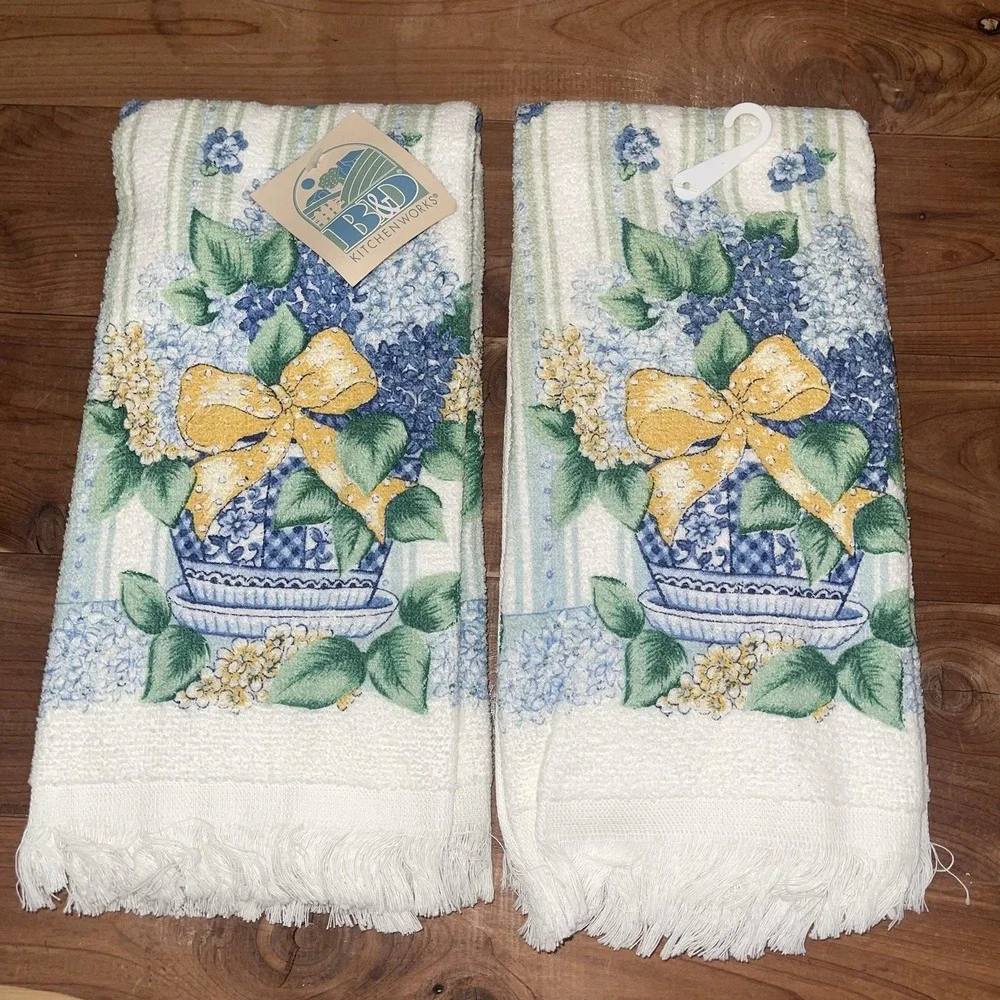 Set Of 2 NEW Vintage B&D Kitchenworks  Hand Towels With Hydrangeas Blue Yellow