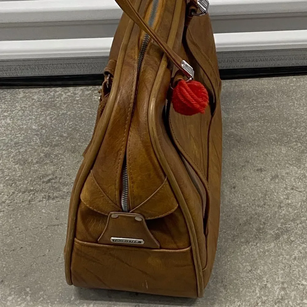 American Tourister travel style
