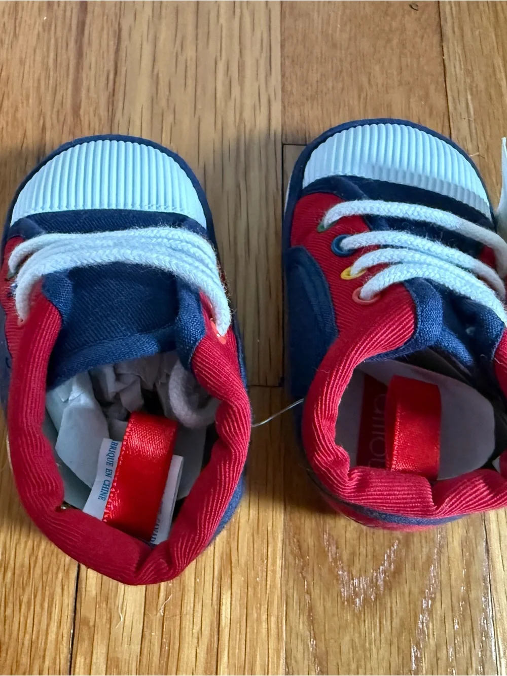 Caillou toe showcases