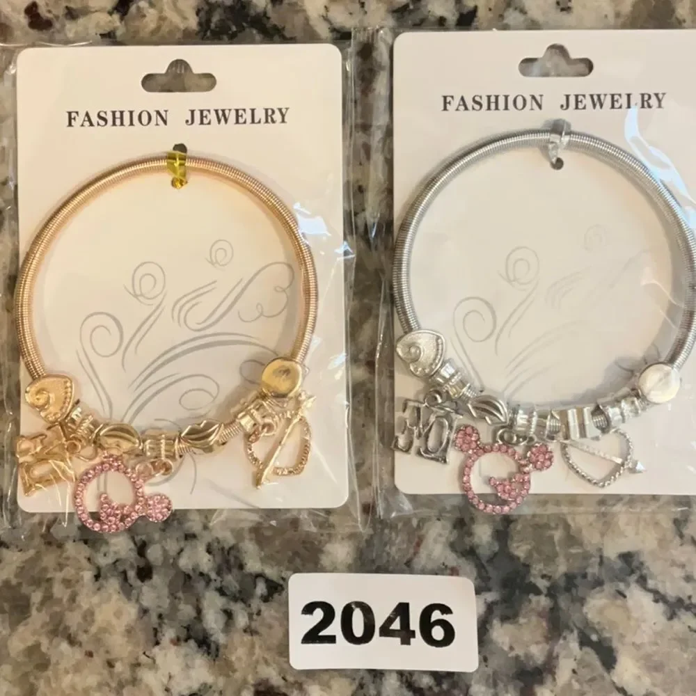 2046 Gold or‎ Silver Tone Micky Adult Size Stretchy Charm Bracelet