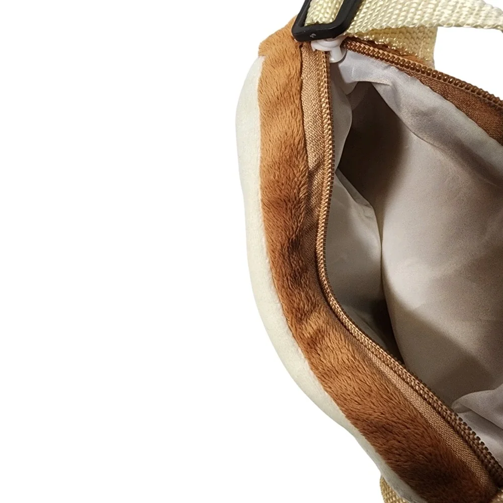 Kellytoy ensures crossbody carrying