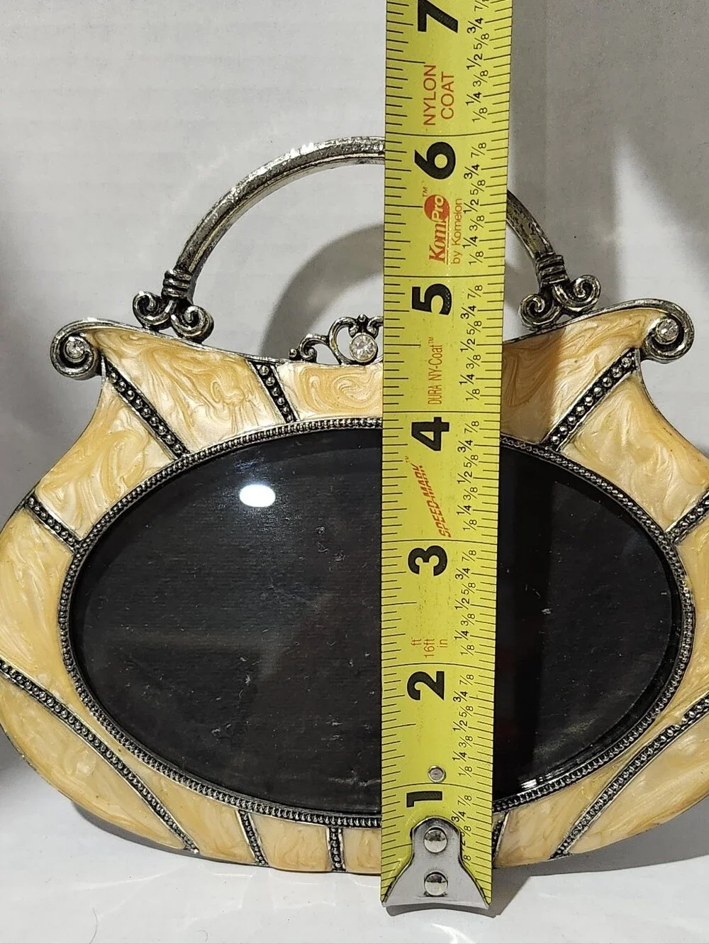 N/A decorative oval silver