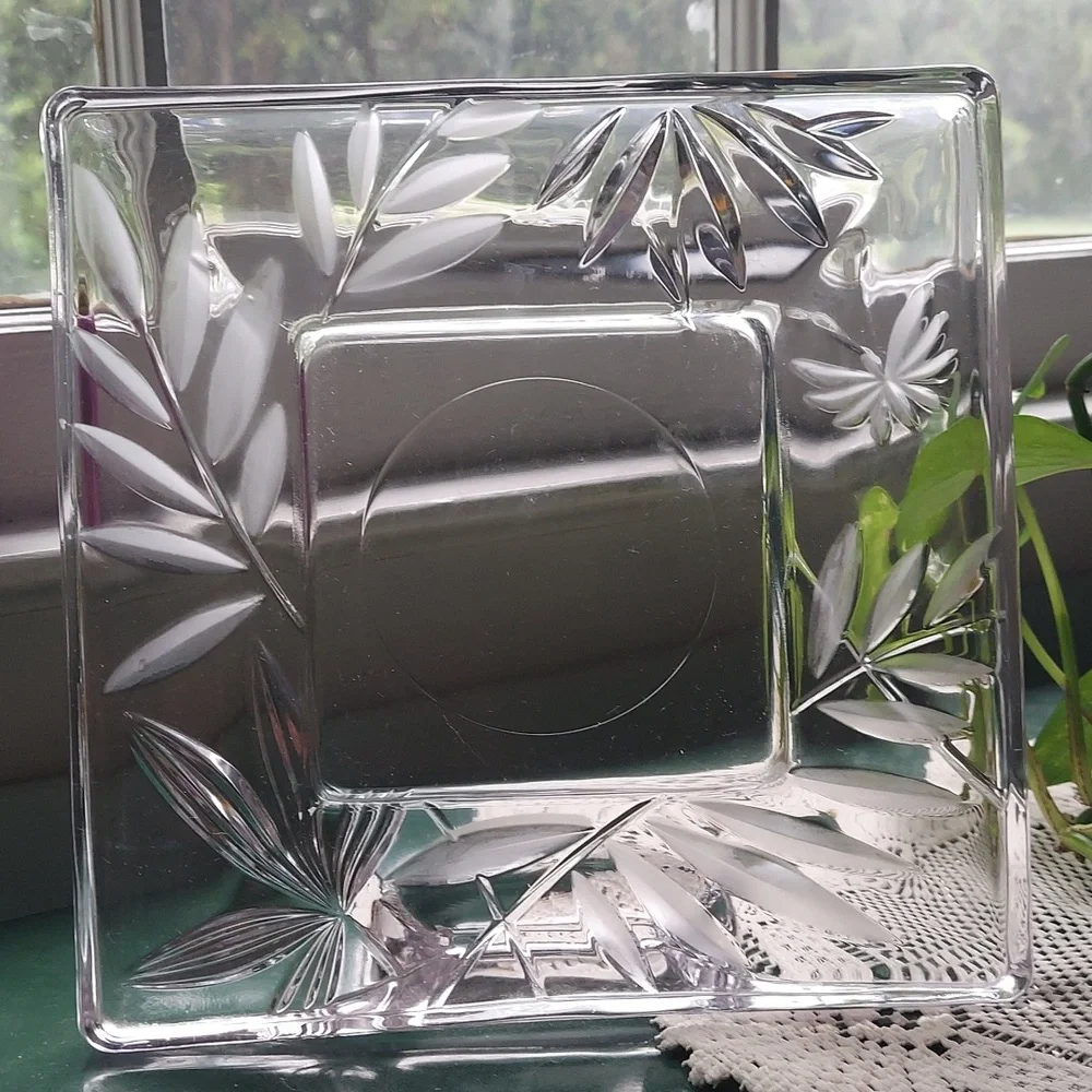 MIKASA ISLAND BREEZE CRYSTAL PICTURE FRAME ETCHED & FROSTED 4x4 SQUARE