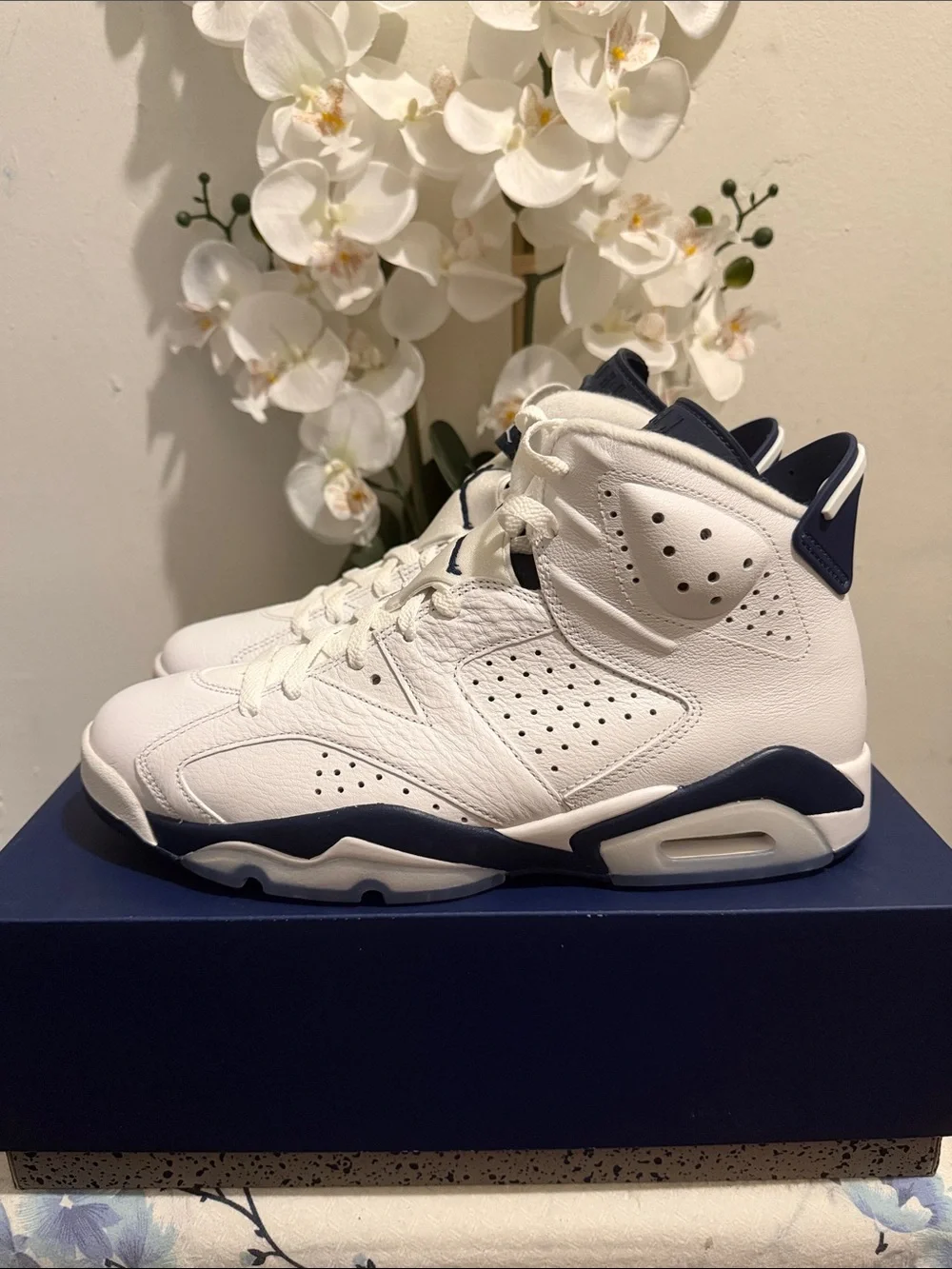 Jordan Men's White and Navy High-Top Sneakers