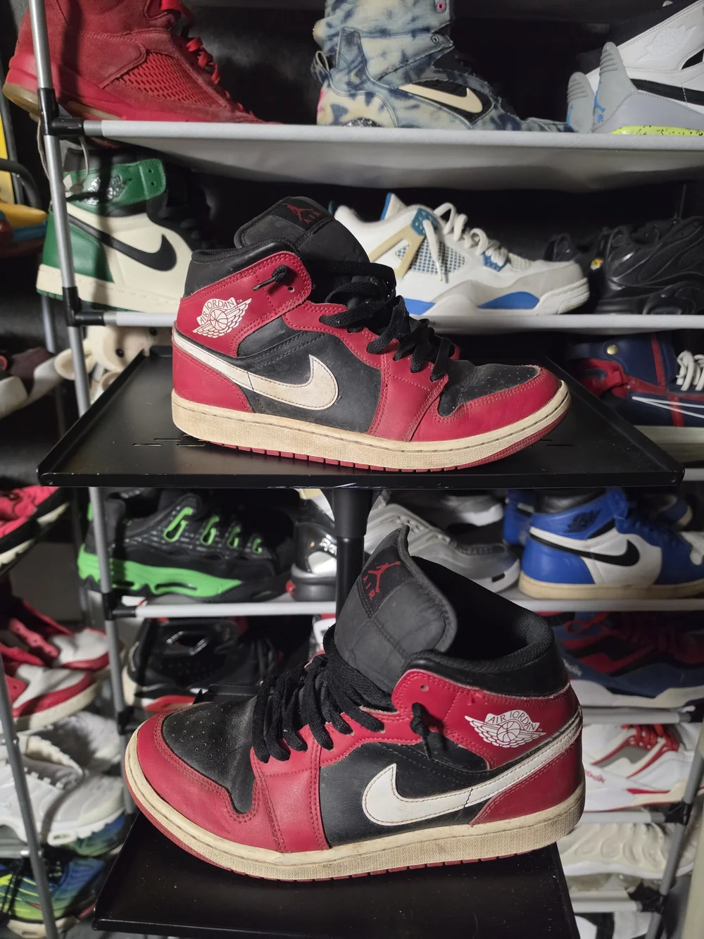 🔥 Nike Jordan 1 Men’s Size 9 Red and Black Air Jordan 1 Mid Sneakers