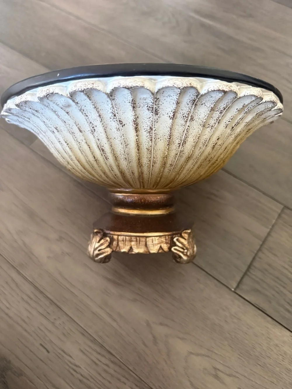 N/A elegant cream
