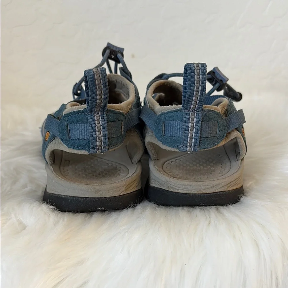 Keen comfortable blue