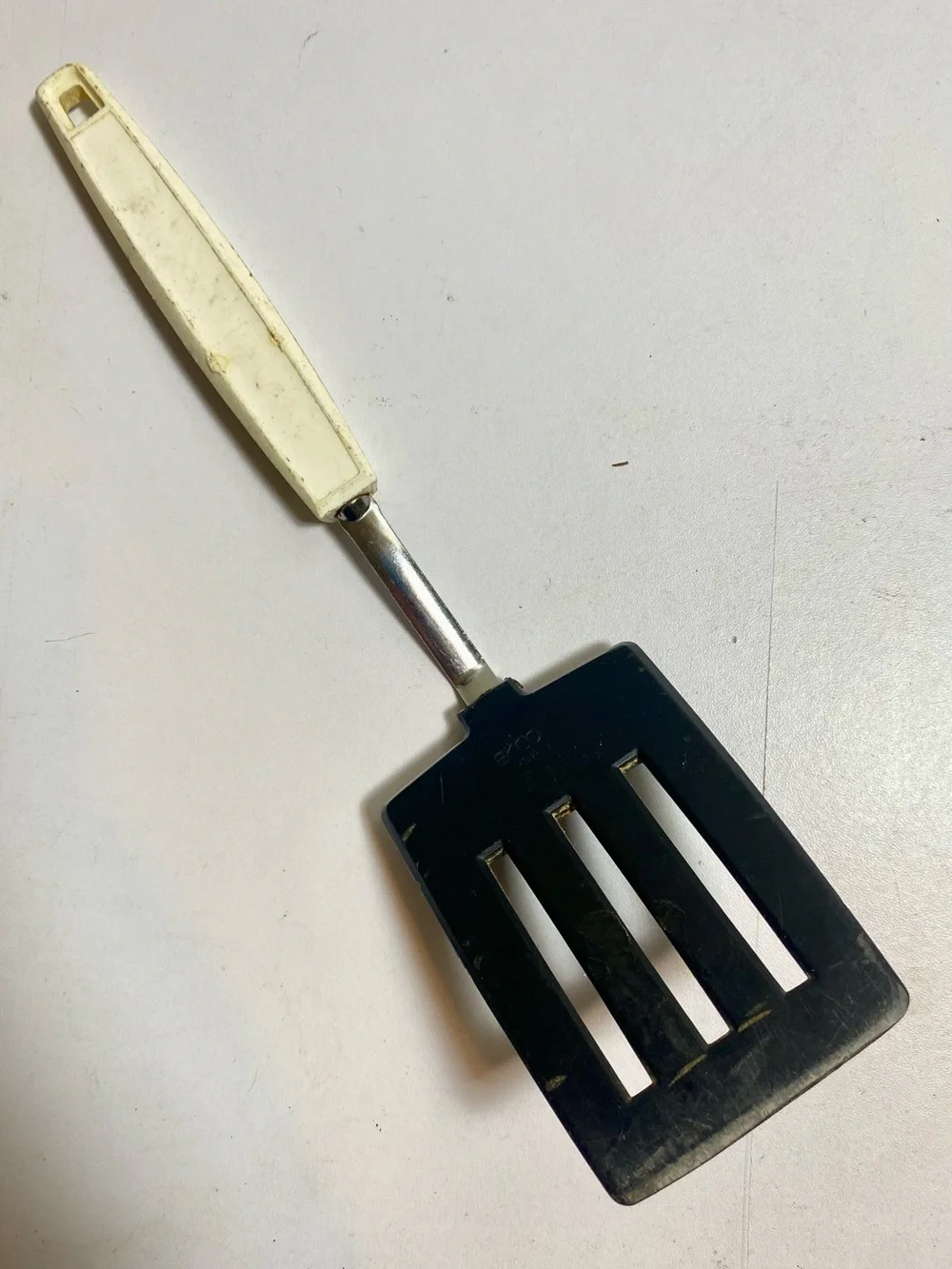 VTG EKCO USA Slotted Turner Spatula Black Head White Handle Plastic Metal