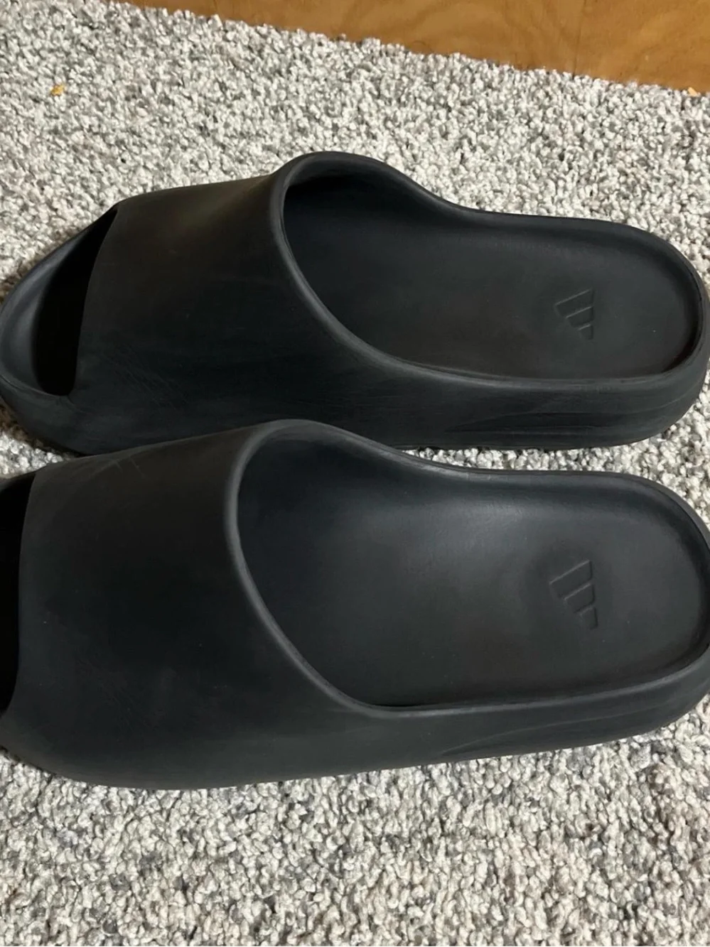 Yeezy minimalist slide