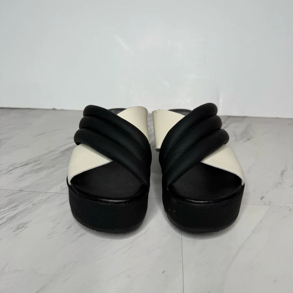 Sorel cameron crisscross