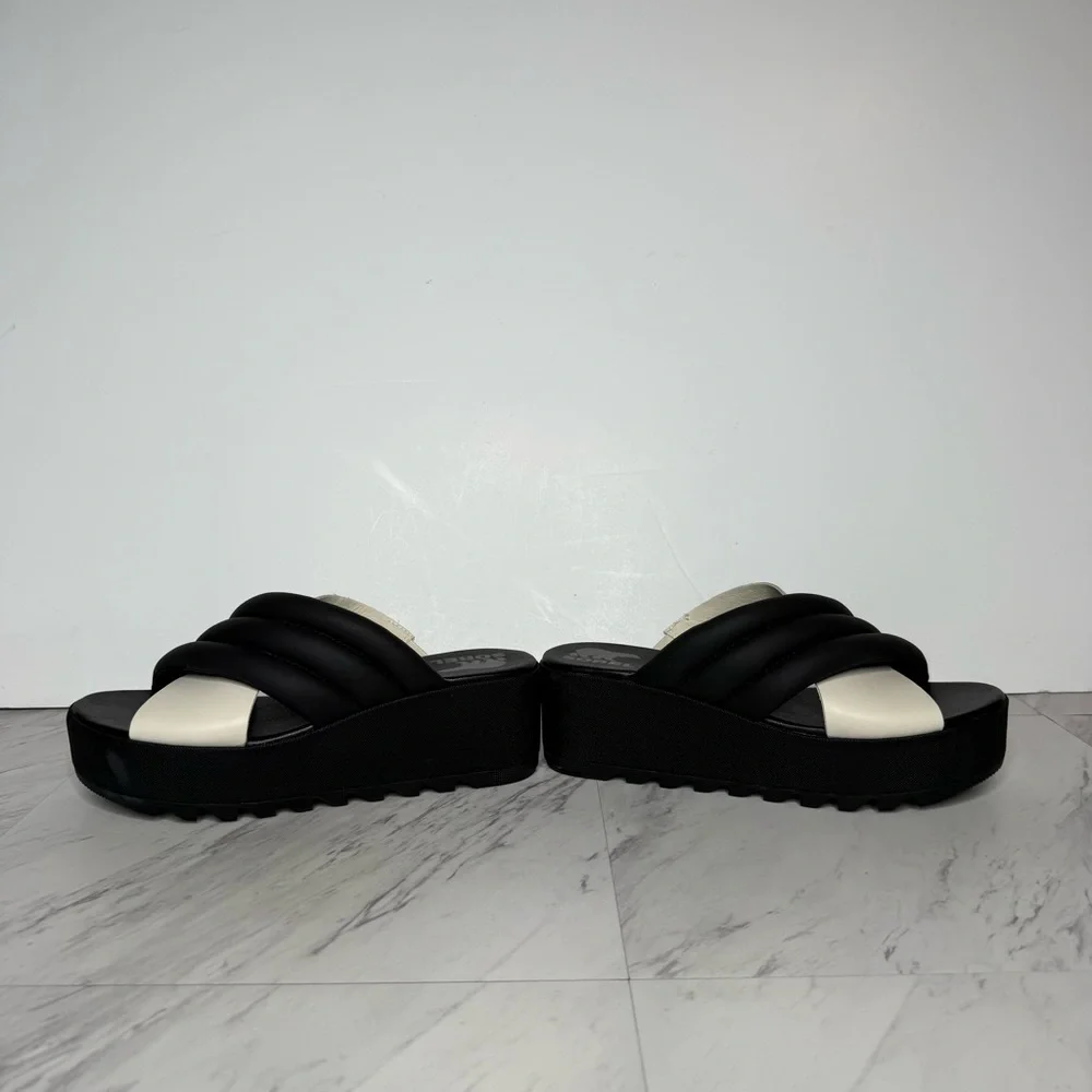 Sorel cameron crisscross