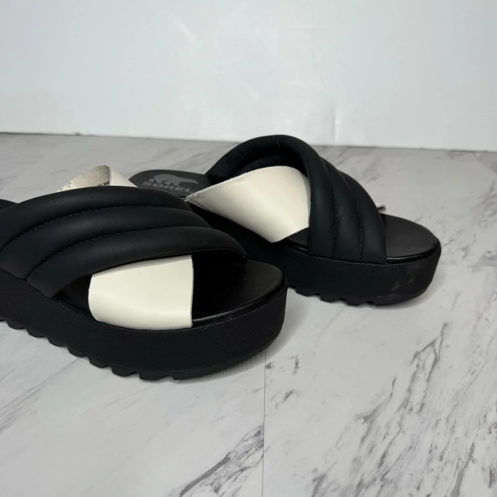 Sorel cameron crisscross