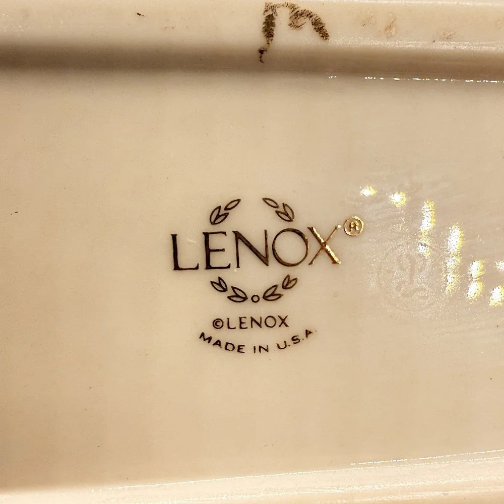 Lenox ships business