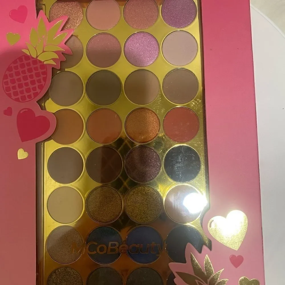 MCoBeauty eyeshadow palette