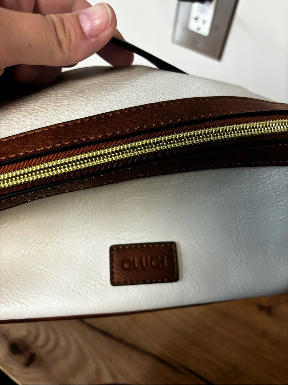 Cluci sleek white