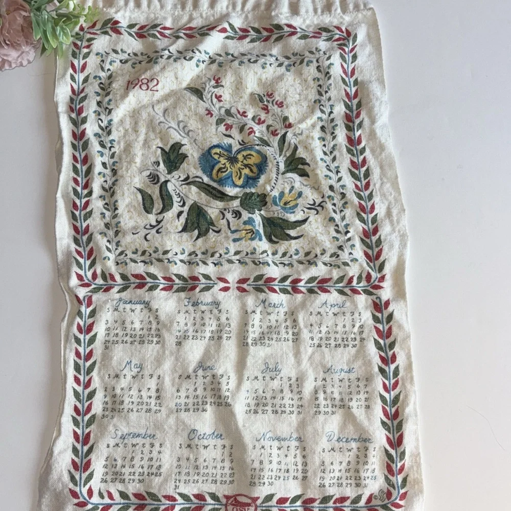 Lillian Vernon Calendar Hand Towel 1982 Linen 1982 Kitchen Calender vintage