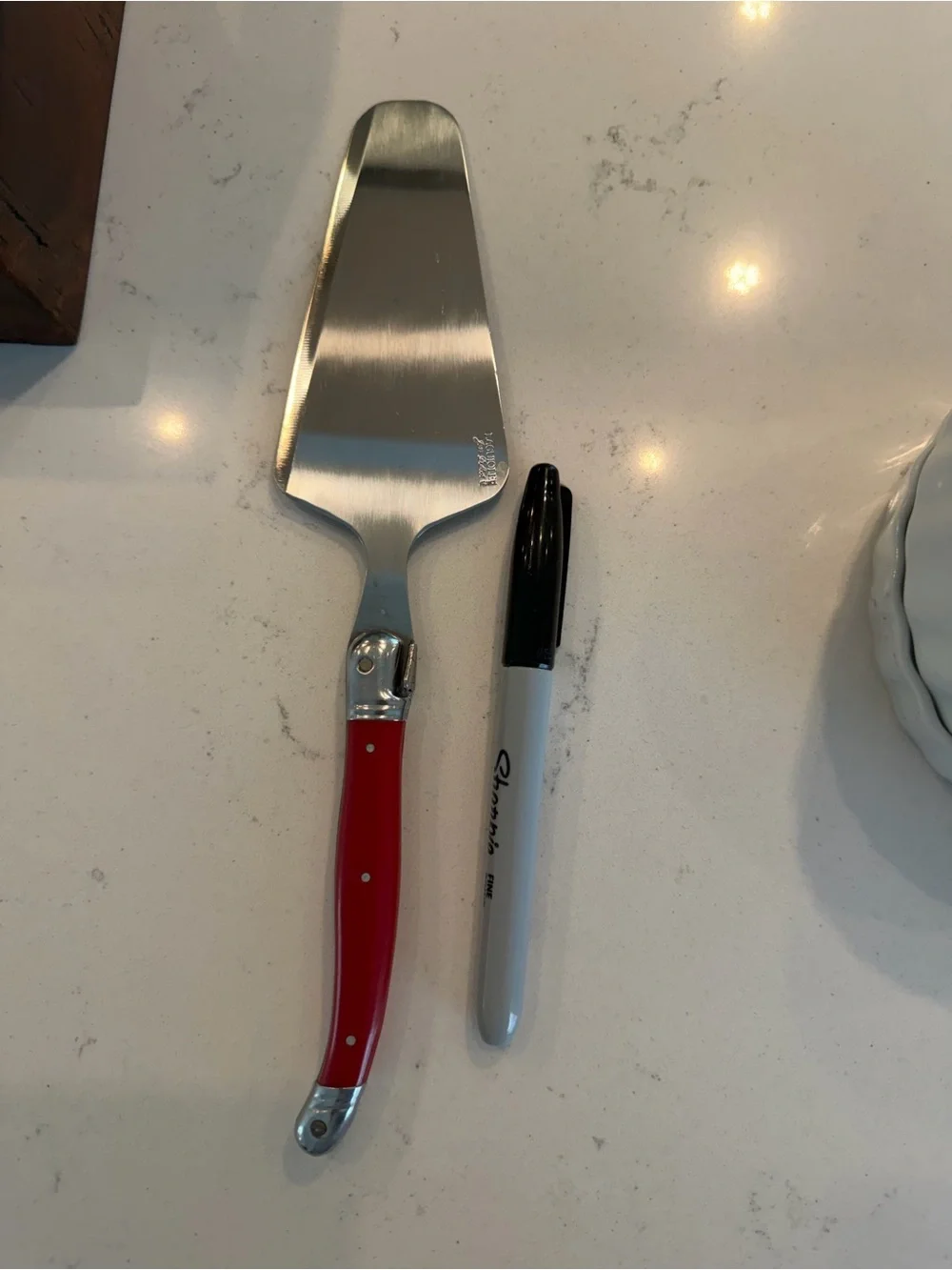 Laguiole pie serving