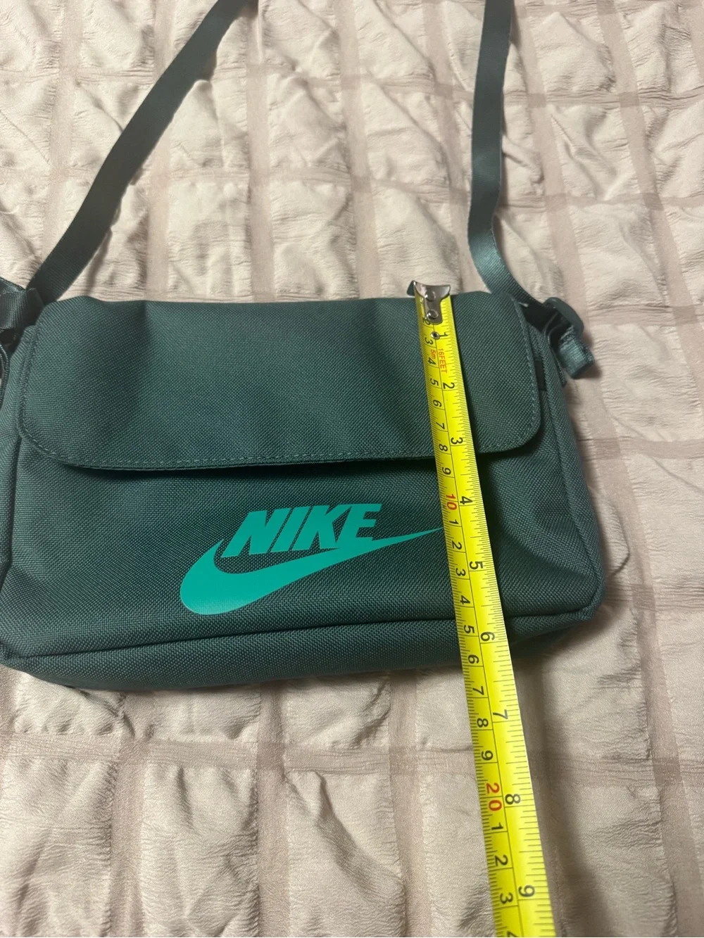 Nike unisex crossbody