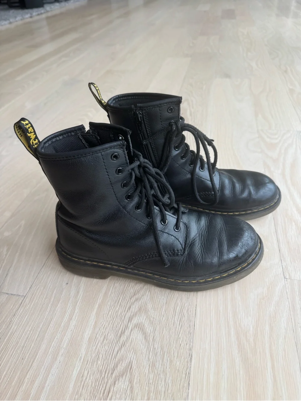 Dr. Martens sturdy black