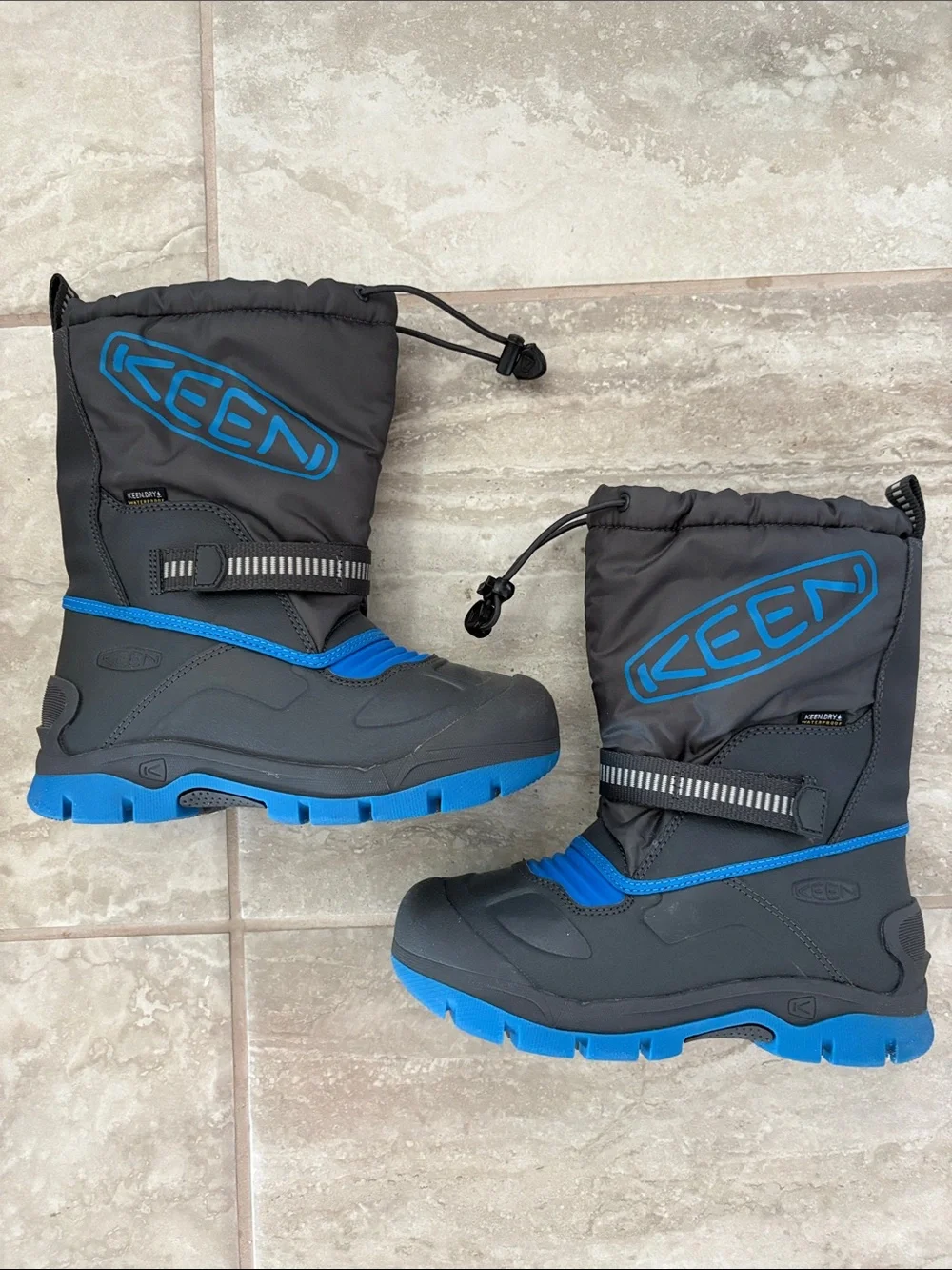 Keen kids snow