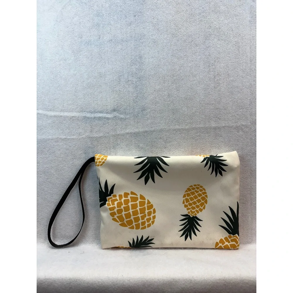 N/A canvas wristlet