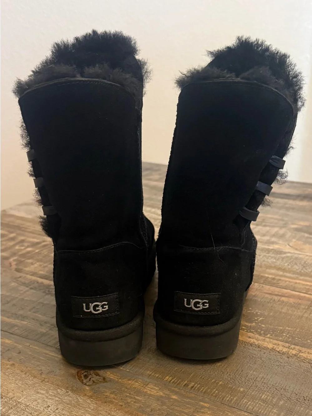 UGG constantine black