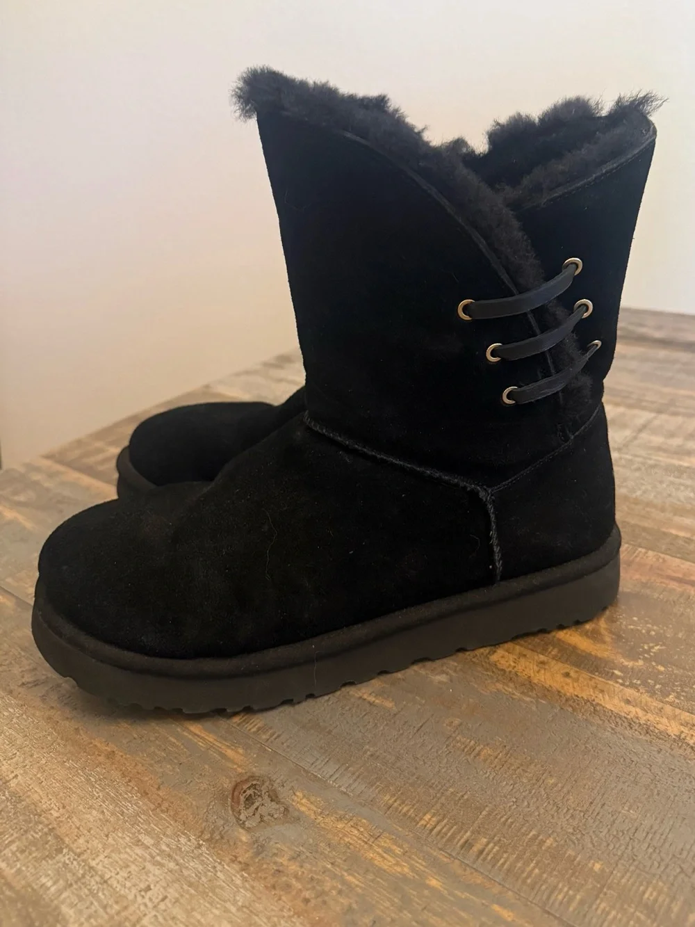 UGG constantine black