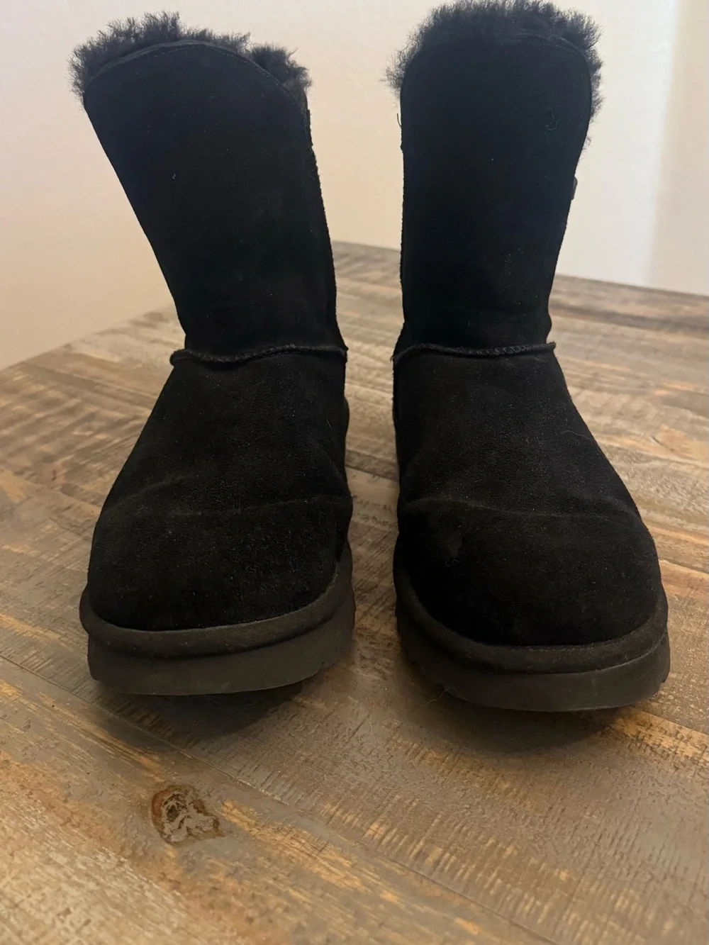 UGG constantine black